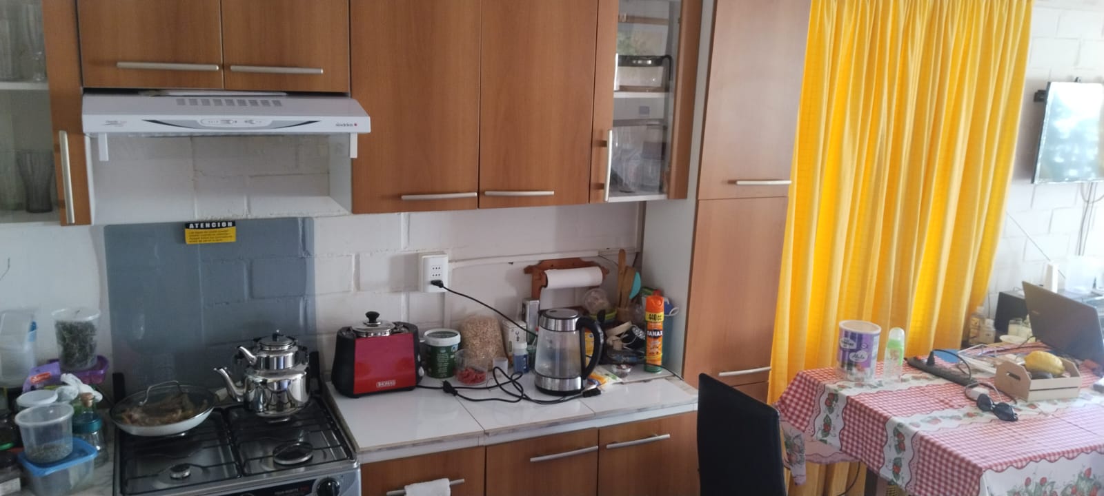 Propiedad de dos pisos de construcción sólida ubicada en tranquilo sector residencial · foto 7