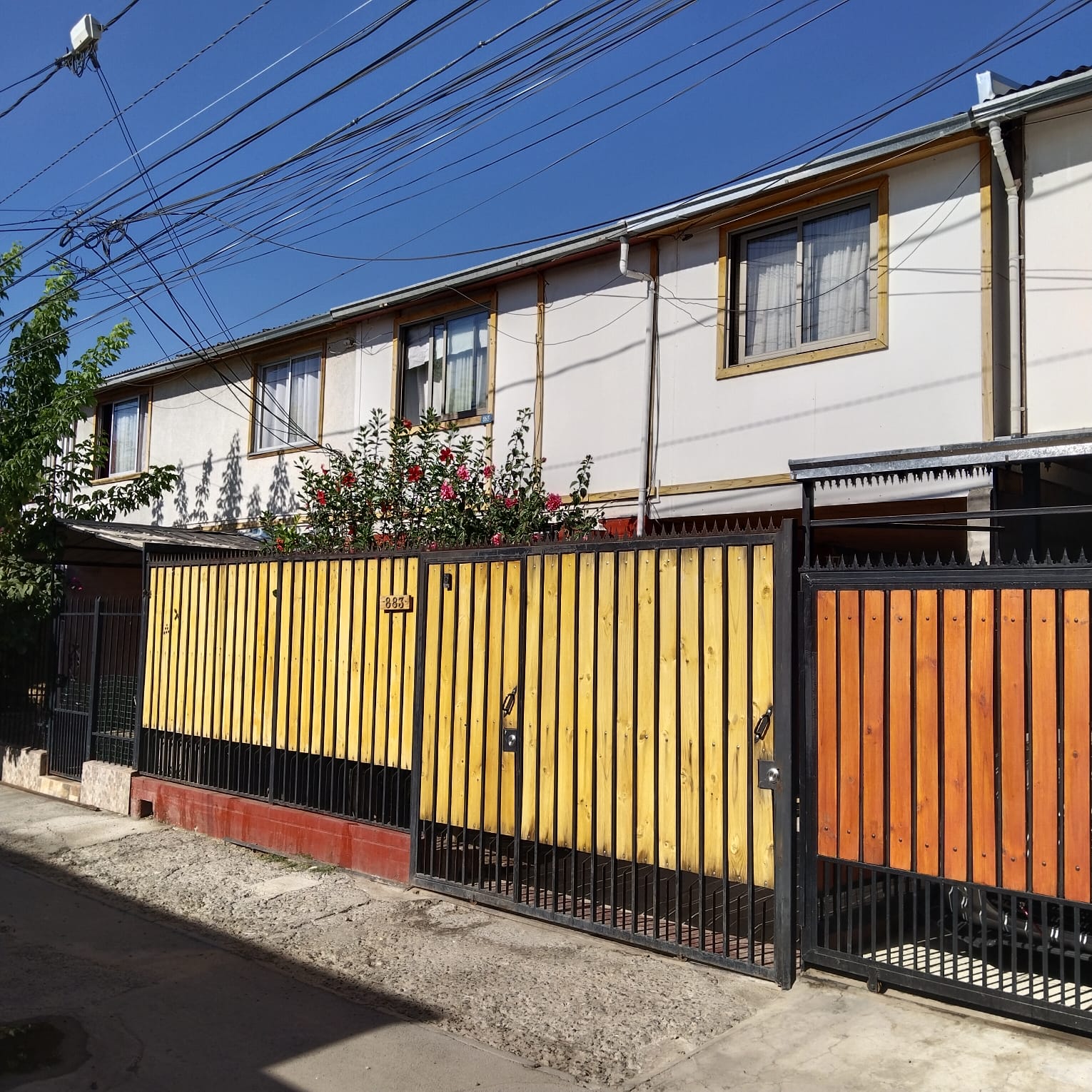 Propiedad de dos pisos de construcción sólida ubicada en tranquilo sector residencial · foto 19
