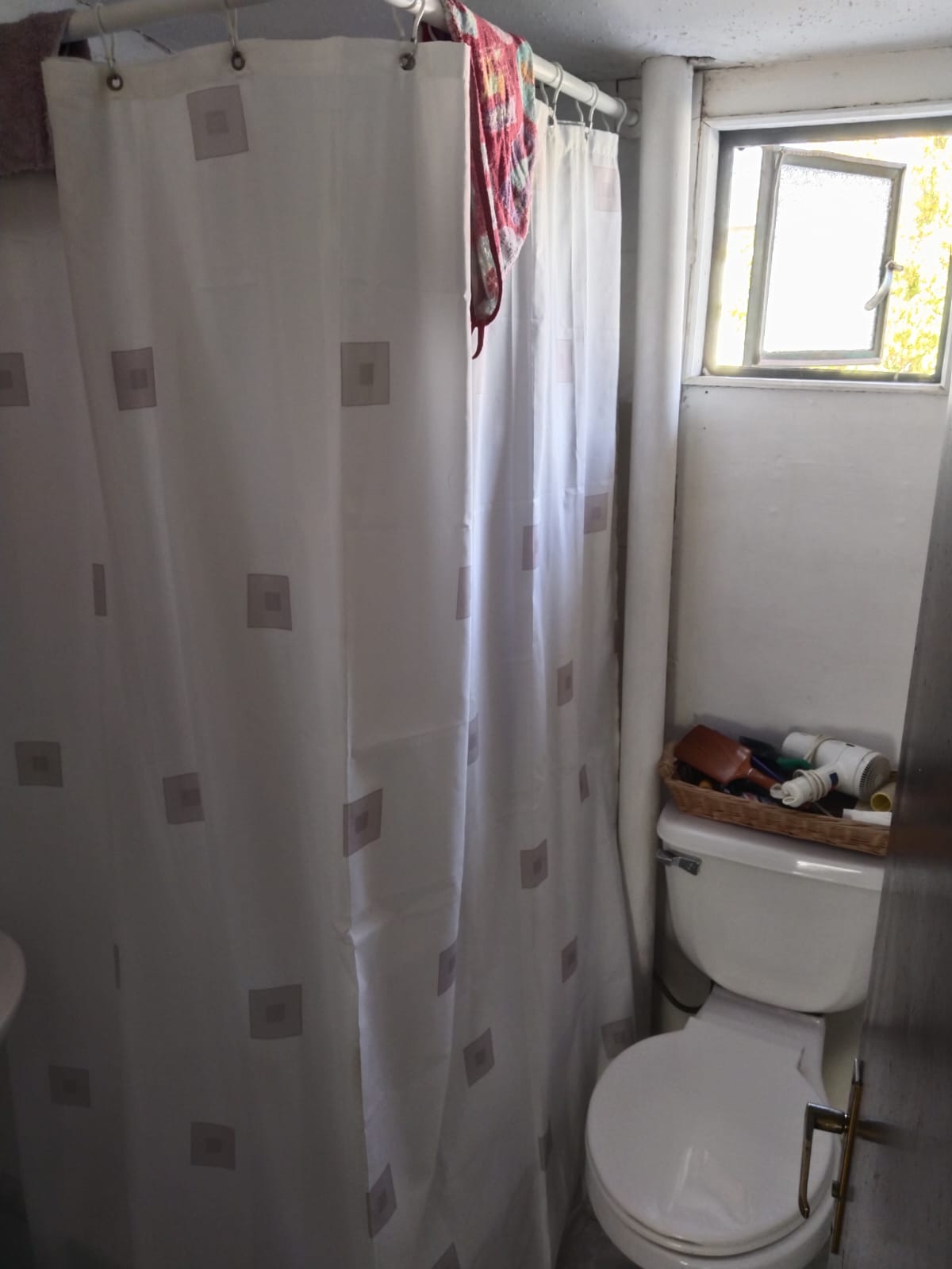 Propiedad de dos pisos de construcción sólida ubicada en tranquilo sector residencial · foto 13