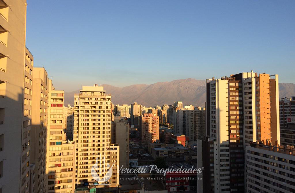 Hermoso departamento ubicado a solo pasos del casco histórico de Santiago · foto 2