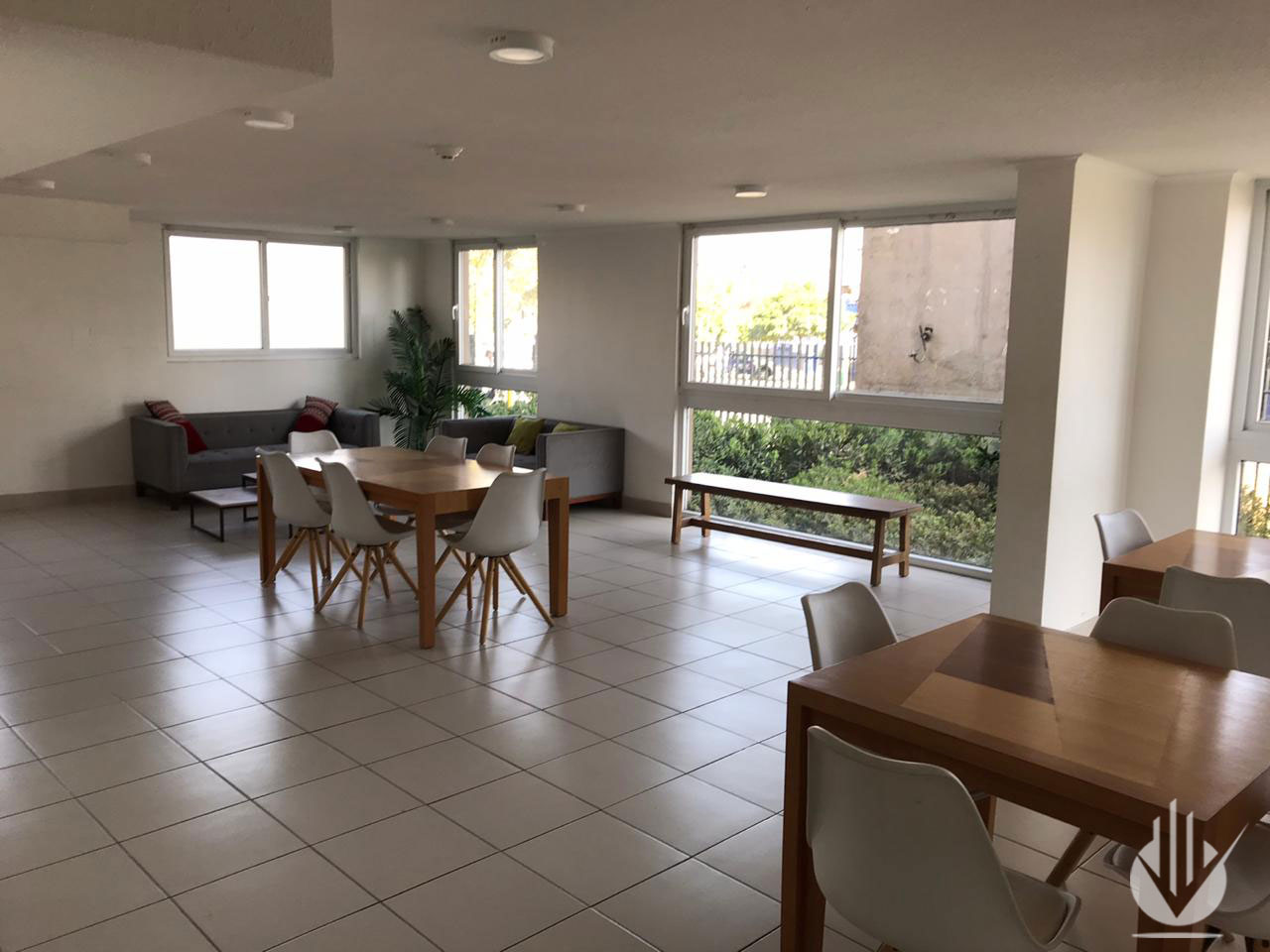 Se arrienda estupendo y amplio departamento con vista hacia la cordillera · foto 15